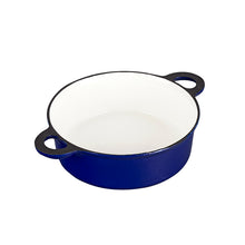 Lade das Bild in den Galerie-Viewer, Ein kleiner Topf aus Gusseisen. Der Topf ist von Gourmetina. Die Innenseite ist weiß emailliert. Die Außenseite ist farbig emailliert.