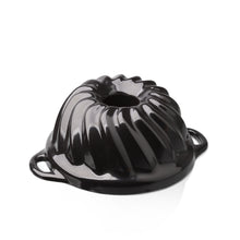 Lade das Bild in den Galerie-Viewer, Die klassische Wiener Gugelhupfform aus Gusseisen. Die Backform ist von Gourmetina. Die Innenseite ist weiß emailliert. Die Außenseite ist farbig emailliert.