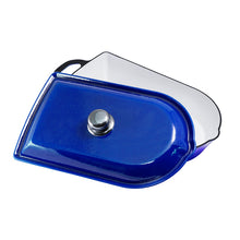 Lade das Bild in den Galerie-Viewer, Ein schwerer Bräter mit Deckel aus Gusseisen.  Der Deckelgriff ist linsenförmig und aus glänzend poliertem Edelstahl. Der Bräter ist von Gourmetina. Die Innenseite ist weiß emailliert. Die Außenseite ist farbig emailliert.
